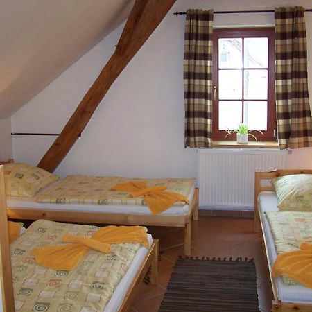 Restaurace A Penzion U Lva Karlštejn エクステリア 写真