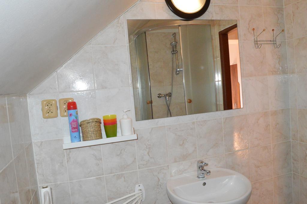 Restaurace A Penzion U Lva Karlštejn エクステリア 写真