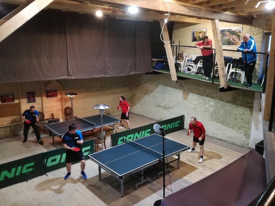 Restaurace A Penzion U Lva Karlštejn エクステリア 写真